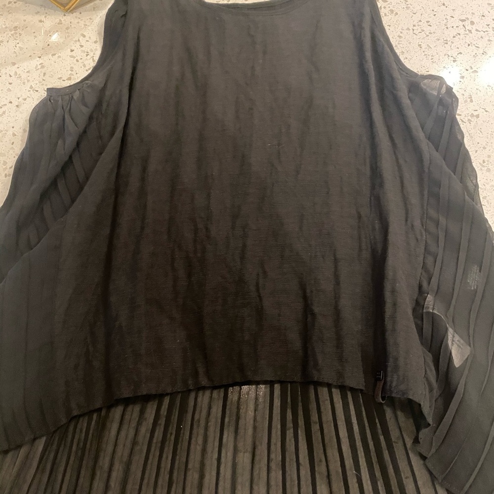 Sz medium rudsak black tank with accordion chiffon